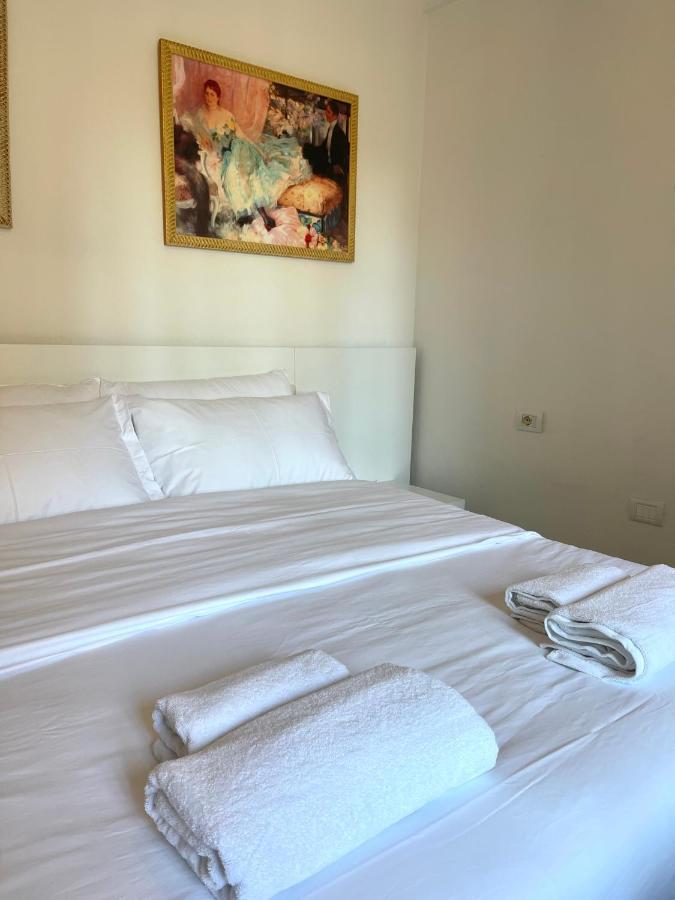 Apartment In The New Bazaar Of Tirana - Hana Blu Esterno foto